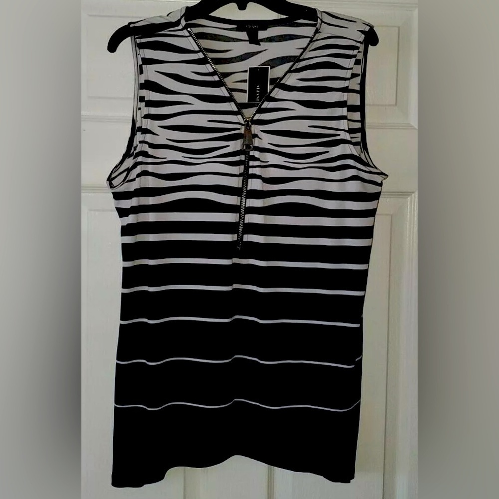 ALFANI short sleeved striped top.